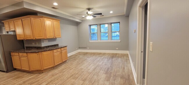 Foto del edificio - 917 E 78th St