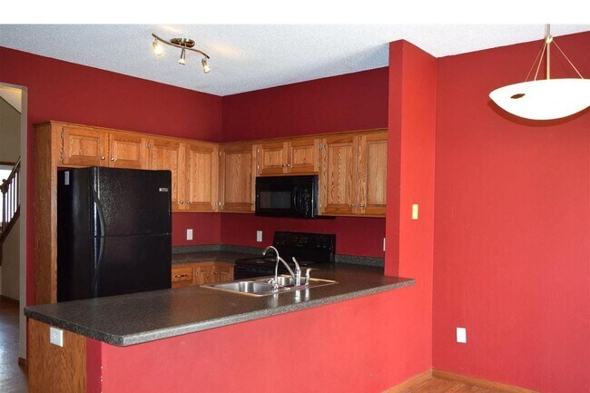 Building Photo - 2103 Hemlock Trl