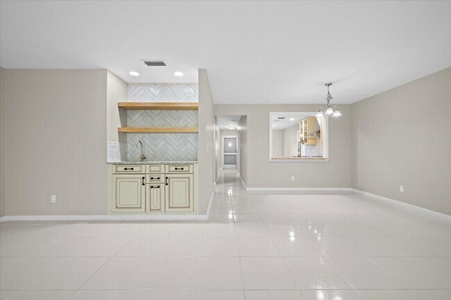 Building Photo - 11888 Suellen Cir