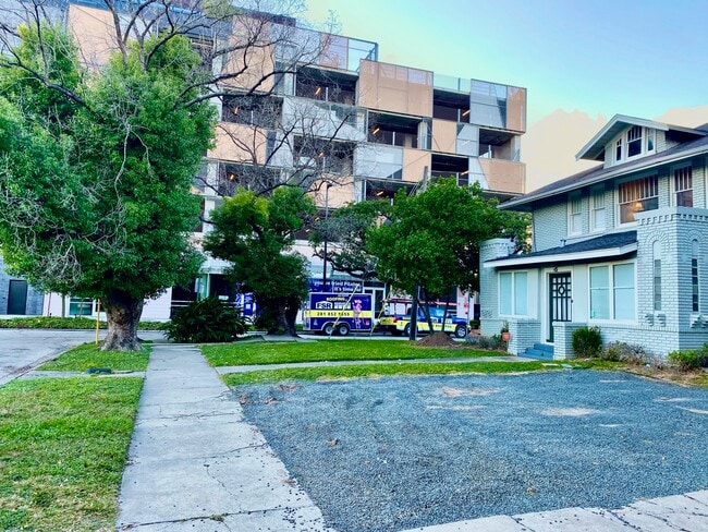 Building Photo - 709 Avondale St