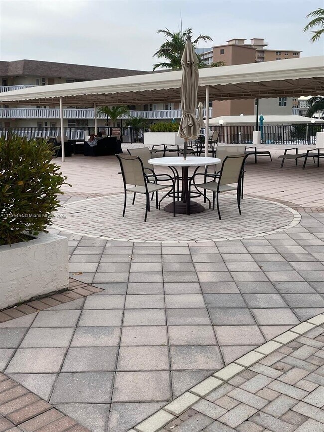 Foto del edificio - 1865 S Ocean Dr