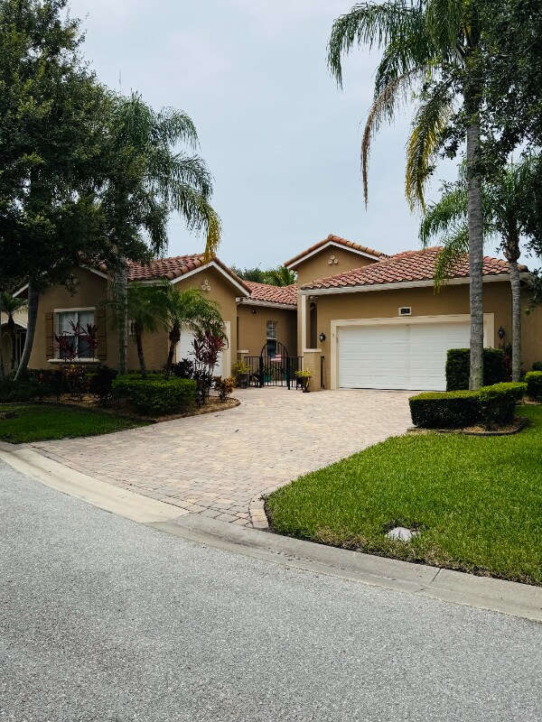 Primary Photo - 5588 SW Bellflower Ct