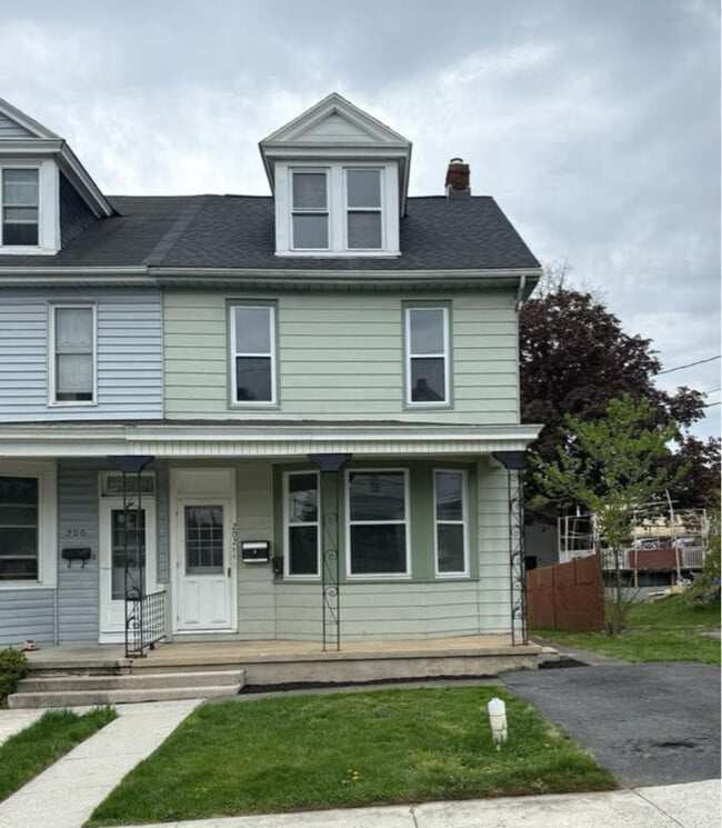 Building Photo - 202 E Cumberland Rd
