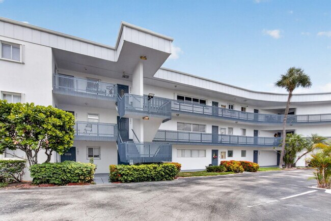 Foto del edificio - 200 Waterway Dr S