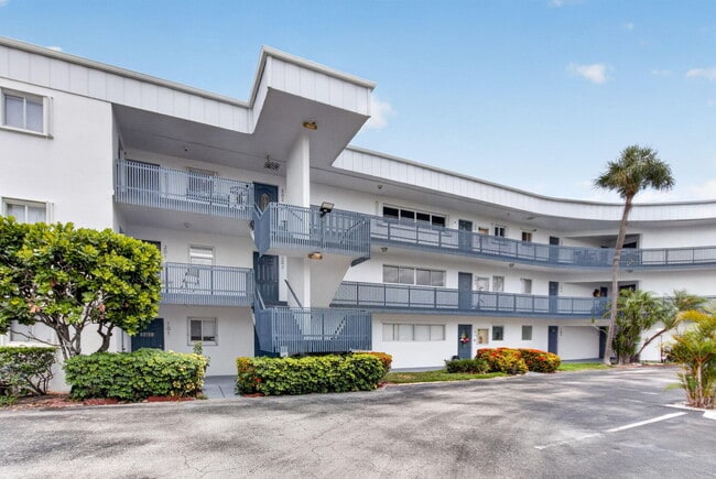 Building Photo - 200 Waterway Dr S