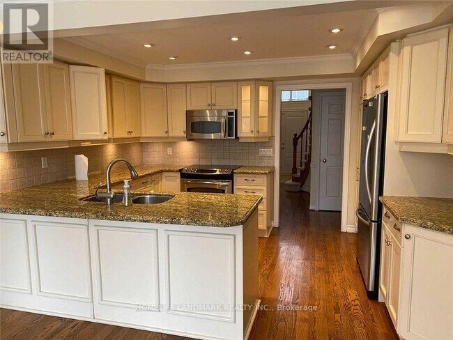 Building Photo - 14 Roverdale Ct