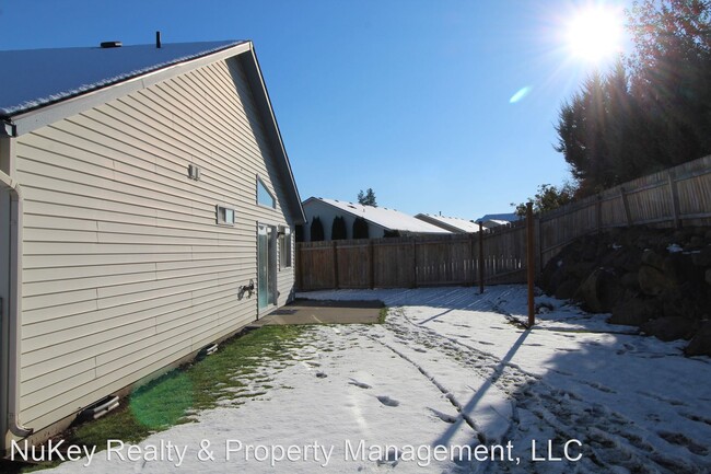 Building Photo - 3 br, 2 bath House - 2704 Bethany St.