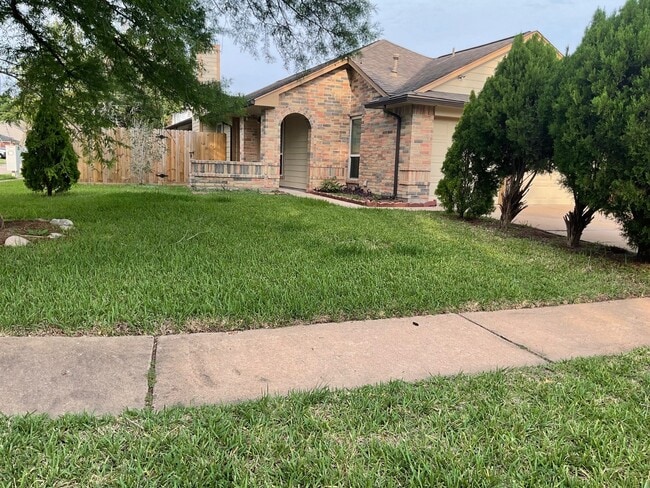 Building Photo - 15642 Scenic Haven Dr