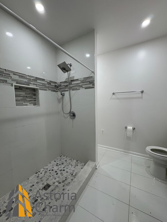 Primary Photo - Updated 2 Bed Home with Backyard and Great...