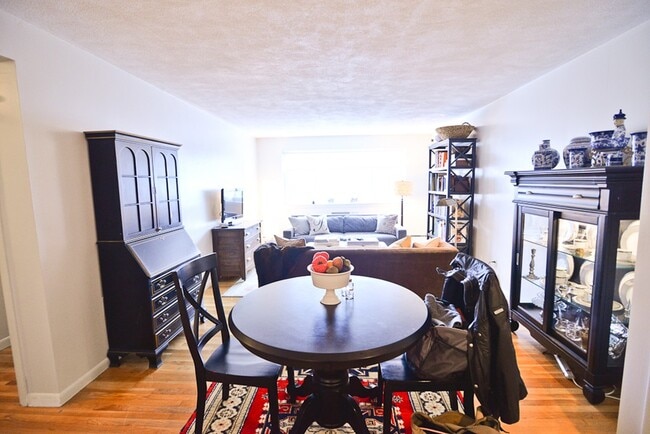 Building Photo - 20 Radcliffe Rd