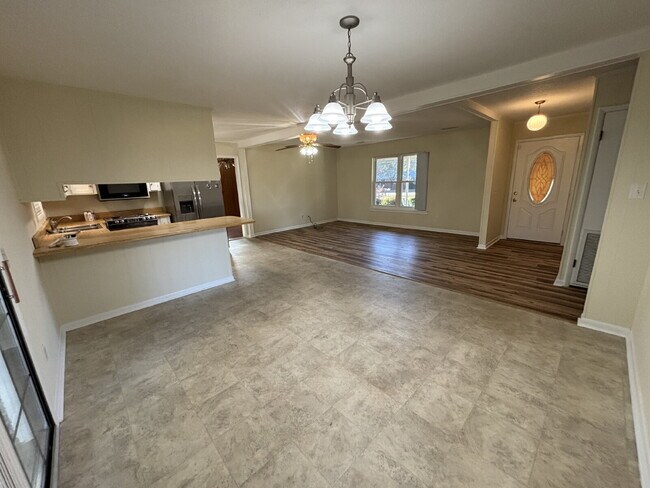 Foto del edificio - 761 Bob Hall Rd