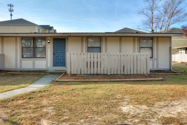 Building Photo - 121 Fister Ct