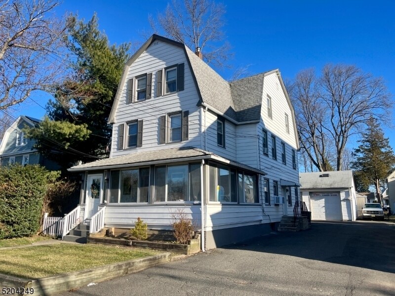 Primary Photo - 208 Harrison St
