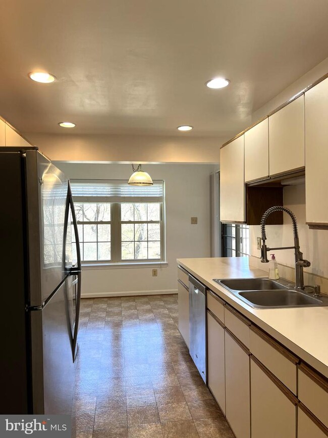 Building Photo - 14217 Quail Creek Way