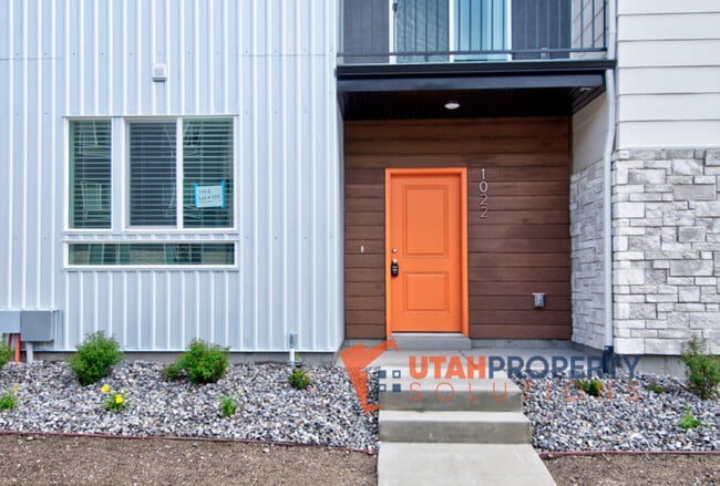 Building Photo - 1022 W 430 S