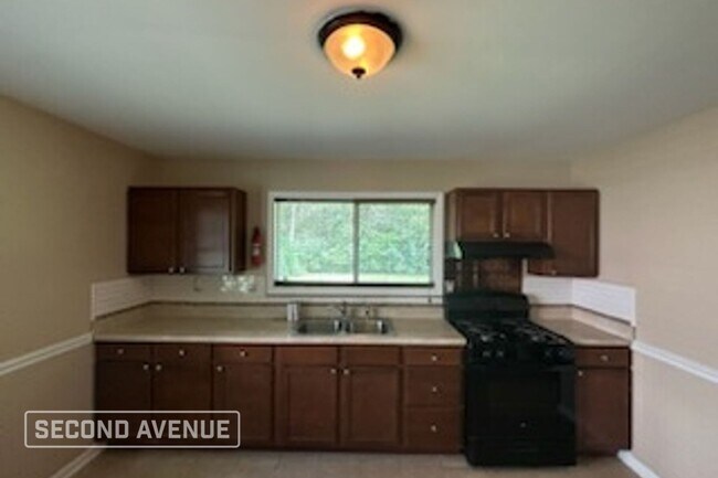 Building Photo - 733 Union Dr