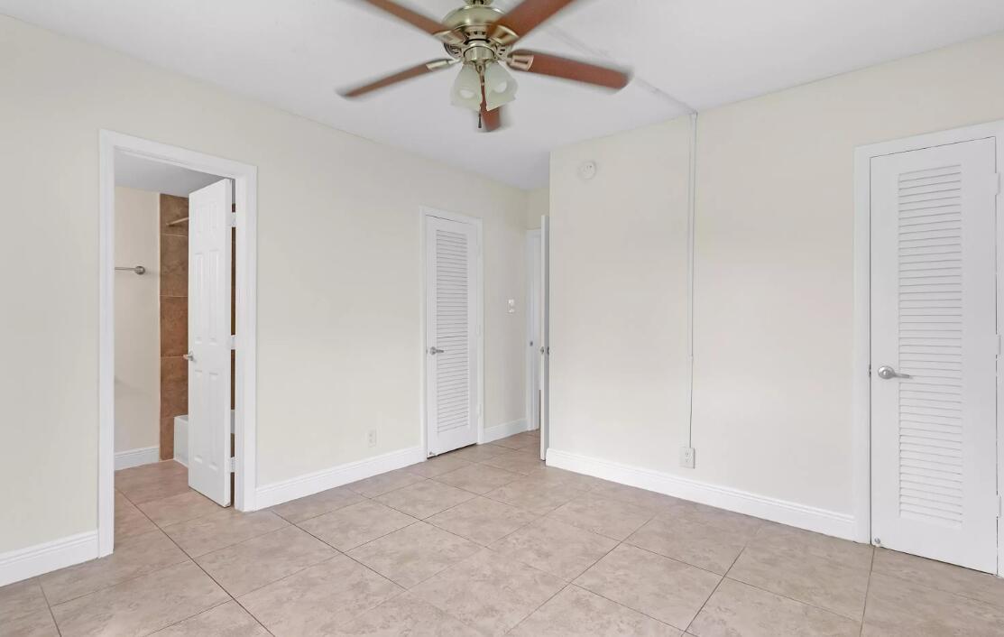 Foto del edificio - 560 NE 46th St