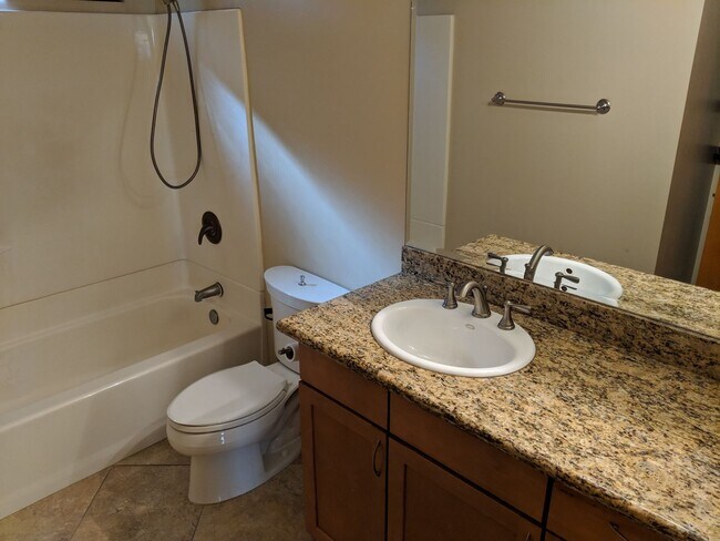 Building Photo - 589 11th St