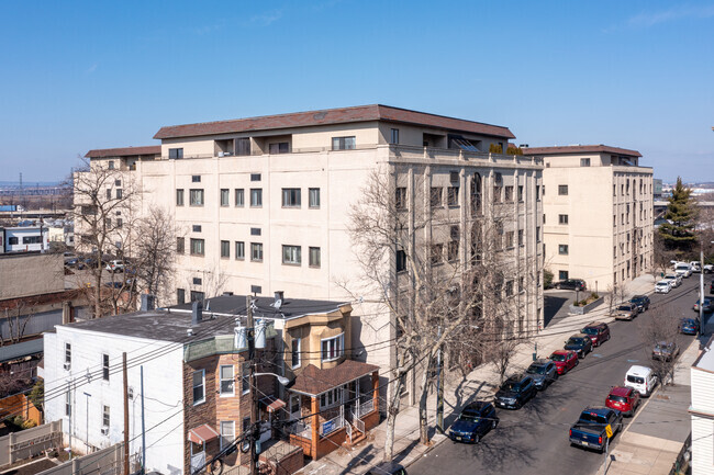 Building Photo - Brunswick Towers