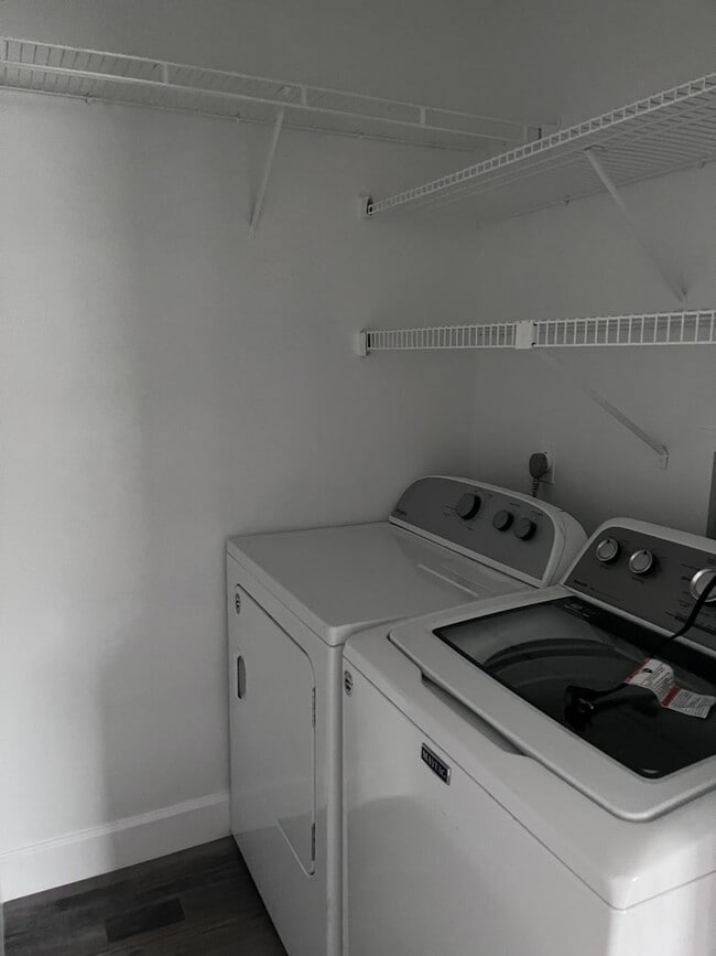 Building Photo - Beautiful furnished 2 bedroom 1 1/2 bath w...
