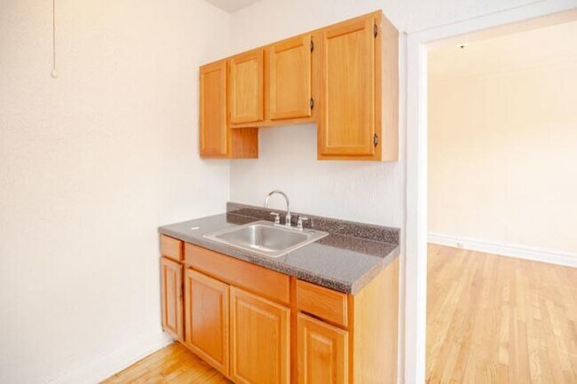 Building Photo - 2 bedroom in Chicago IL 60647