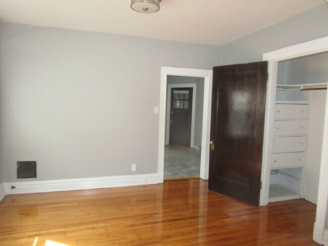 Foto del edificio - 1531 McCausland Ave