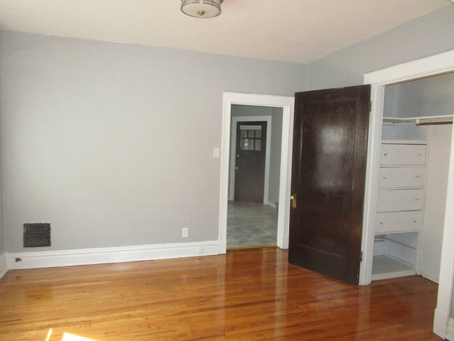 Building Photo - 1531 McCausland Ave