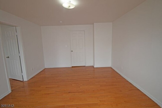 Building Photo - 524 Mulberry St