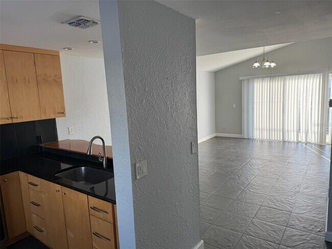 Building Photo - 2568 Woodgate Blvd