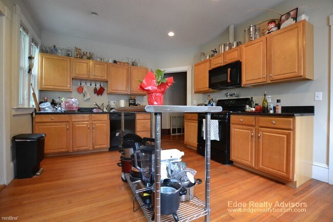 Building Photo - 4 br, 2 bath  - 44 Mapleton St # 1O