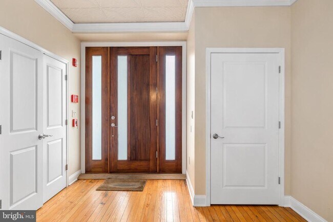 Foto del edificio - 309 E Girard Ave