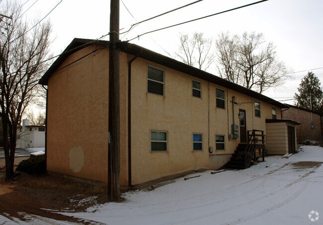 Building Photo - 670 W Van Buren St