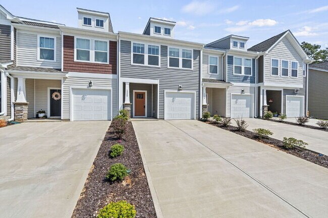 Building Photo - Charming 3-Bed Townhouse with Granite Touc...