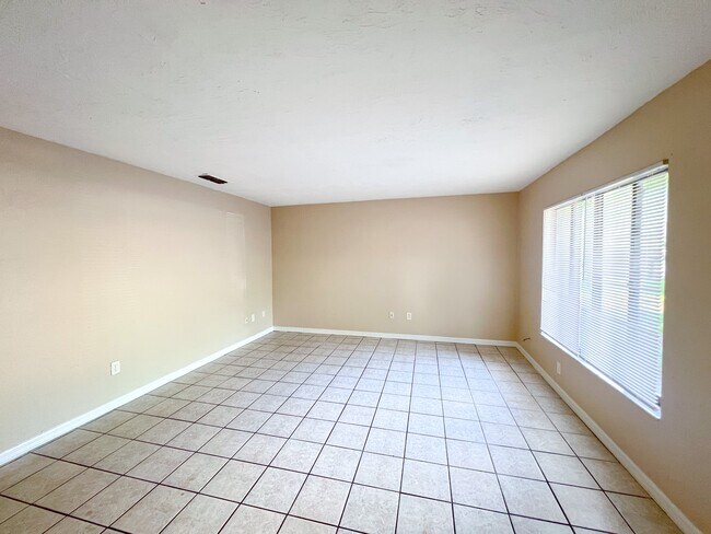 Foto del edificio - 703 SW 69th Terrace