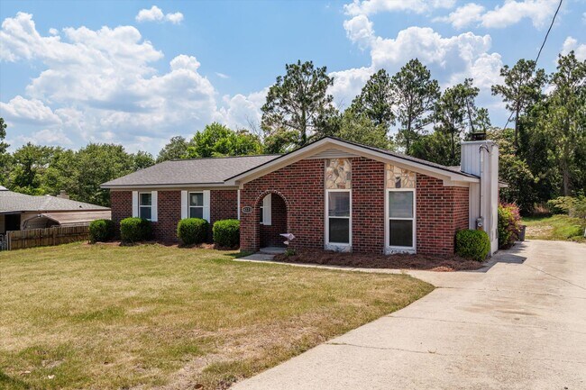 Foto del edificio - 4221 Cap Chat St