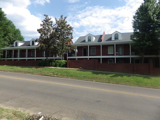 Front of Complex - 510 E Gillespie St