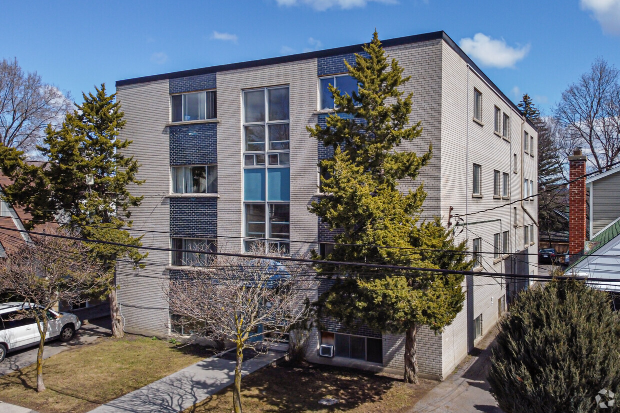 Photo principale - 261 Breezehill Ave S