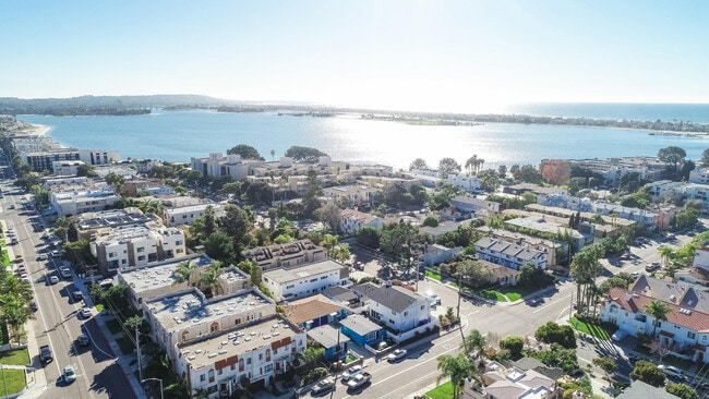 Building Photo - 1401 Pacific Beach Dr