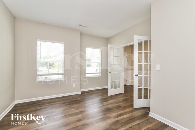 Foto del edificio - 3748 Streamside Dr