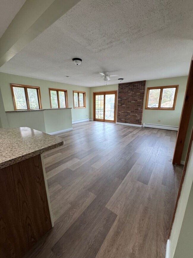 Foto del edificio - Spacious 3 Bedroom Home Available Now