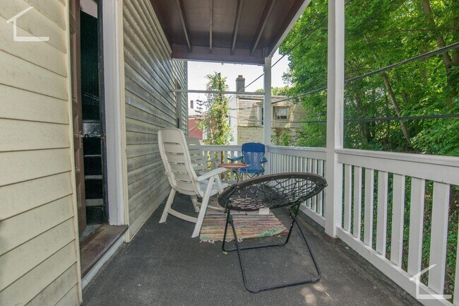 Foto del edificio - 9/1 Spacious 3BR near Oak Sq/Brighton Cent...