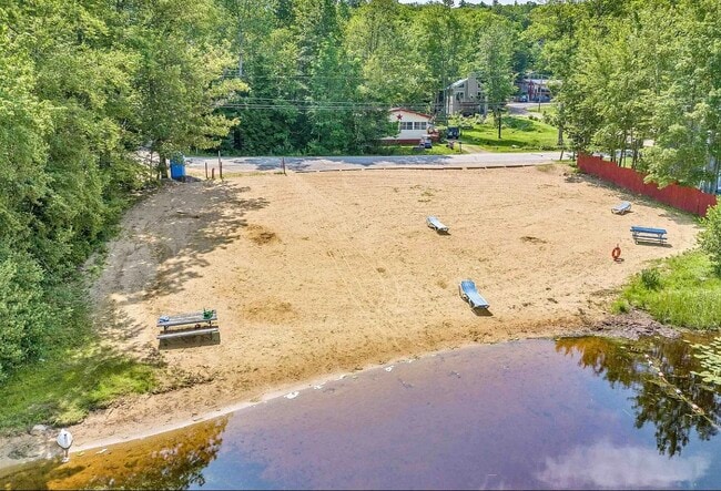 Building Photo - 5 Canoe Ln
