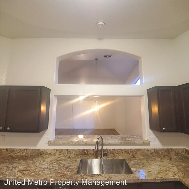 Foto del edificio - 3 br, 2 bath House - 8201 N. 111th Lane