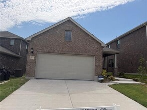 Building Photo - 801 Leavenworth Dr