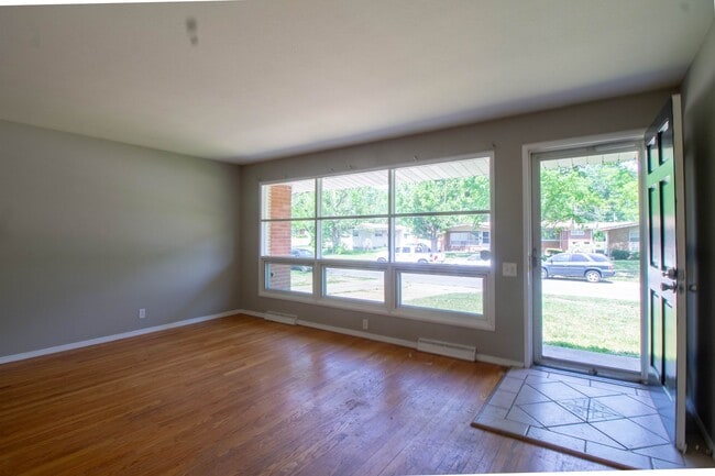 Building Photo - Welcome to this charming brick ranch that’...
