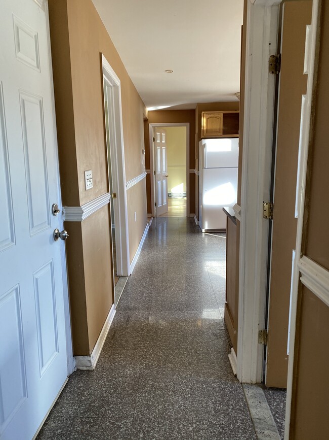 Building Photo - 127 Carr Ave