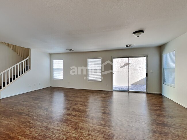 Foto del edificio - 1139 Black Cherry St