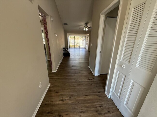 Foto del edificio - 3246 Fox Lake Dr