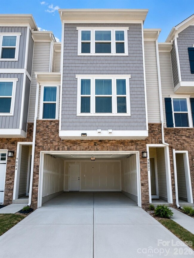 Building Photo - 9802 Oaklawn Blvd NW