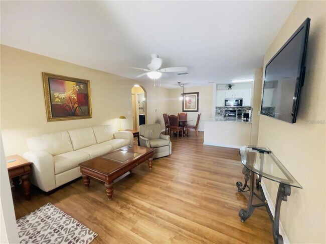 Foto del edificio - 8815 Manor Loop